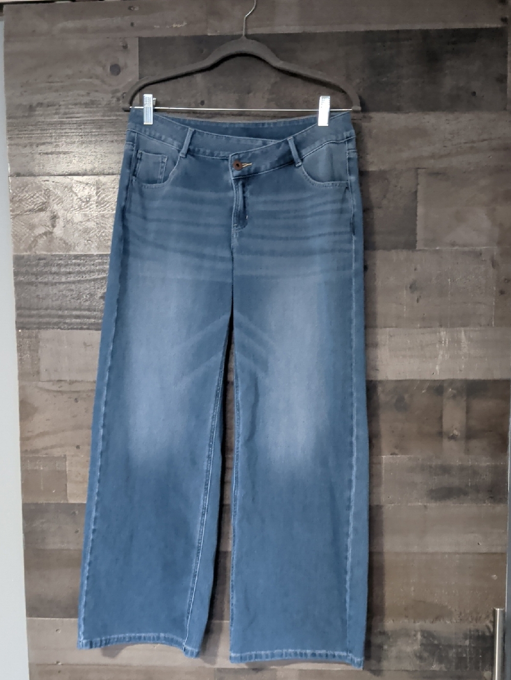 HALARA Wide-Leg Jeans in Light Blue Denim